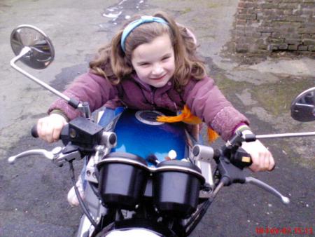 quand je serais grande moi aussi je ferais de la moto comme maman