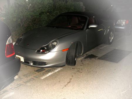 Y AS DE BELLE  VOITURE