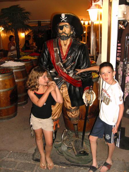 LES PIRATES